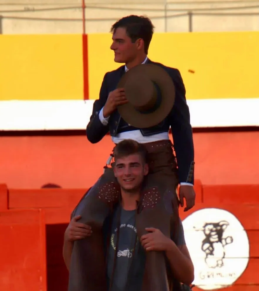 Sergio Pérez salía por la puerta grande de Macotera en la corrida de rejones