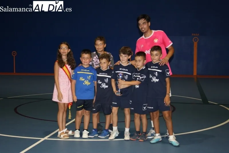 Foto 3 - 'La Porcineta' se alza como campe&oacute;n del hist&oacute;rico Torneo 32 horas de F&uacute;tbol Sala