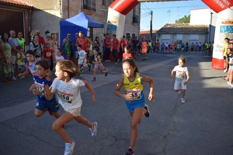 Foto 4 - H&eacute;ctor Rodr&iacute;guez y Esther Cruz se llevan la XIV Carrera Popular de Villar de Gallimazo