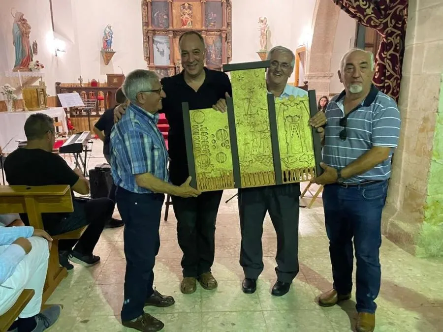 Foto 4 - Explicadas a los vecinos de Puebla de Yeltes y Sepulcro Hilario las restauraciones de sus retablos
