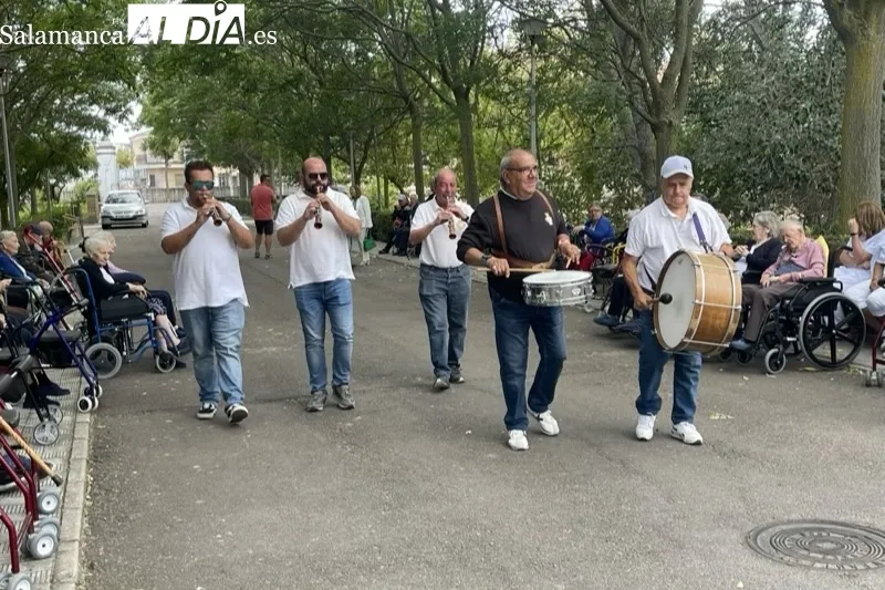 Foto 7 - Los mayores, protagonistas en la tarde de este domingo festivo