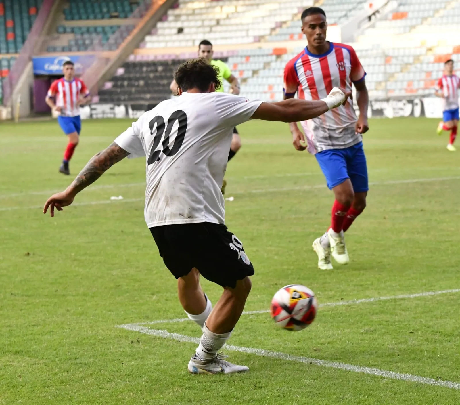 Imágenes del partido y del público del encuentro Salamanca UDS contra el Atlético Bembibre. Fotos: Ramón Vicente