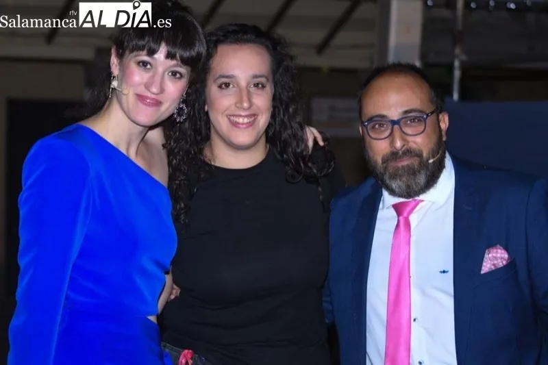Foto 2 - Multitudinaria explosi&oacute;n de color y ambiente para dar la bienvenida a las Ferias y Fiestas 2023 en Pe&ntilde;aranda
