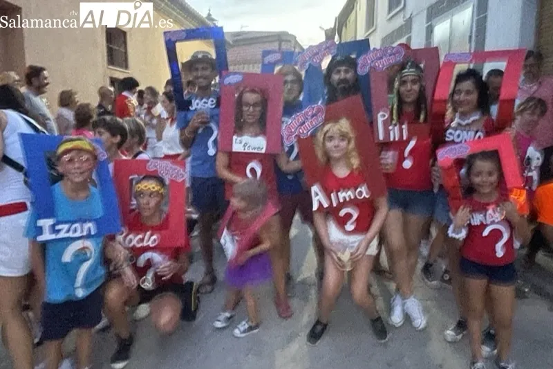 Foto 7 - Colorida y multitudinaria bienvenida a las fiestas de San Roque 2023 en Macotera