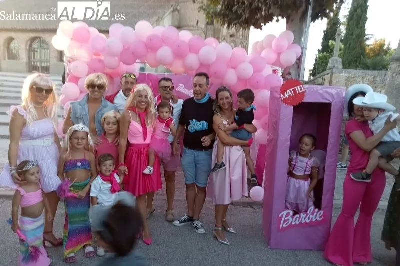 Las peñas de Aldeaseca dan la bienvenida a las fiestas en honor a la Virgen de la Asunción