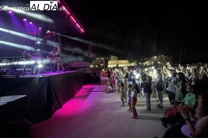 Foto 4 - Mecanoman&iacute;a trae a Pe&ntilde;aranda cl&aacute;sicos y recuerdos en un ambientado concierto