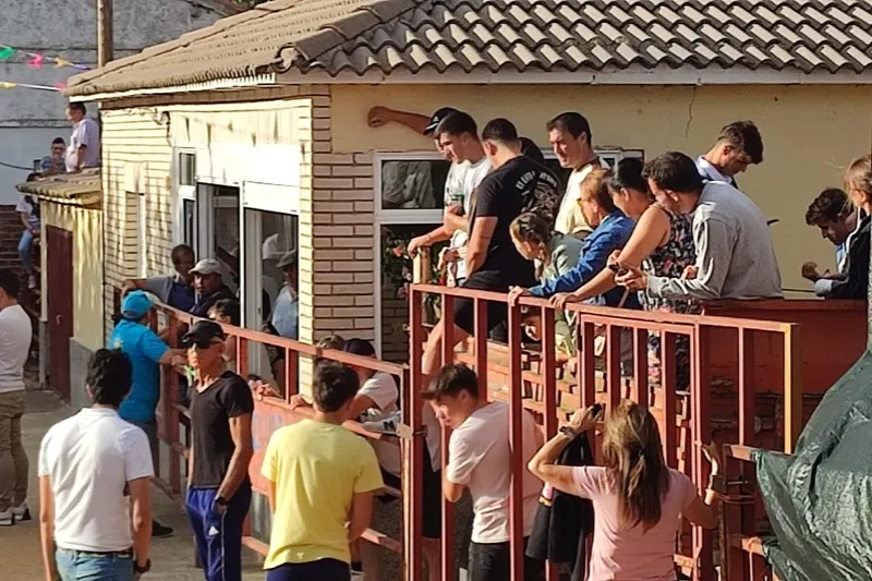 Foto 4 - Villaflores se vuelca en su esperado encierro urbano