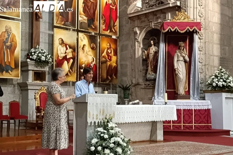 La iglesia parroquial acogía la presentación de la patrona de Peñaranda, Santa María Reina