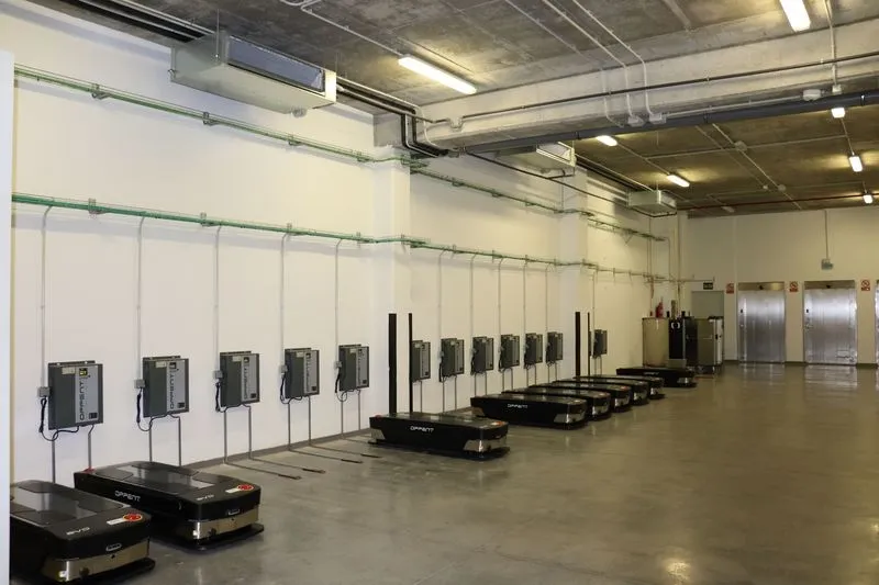 Foto 3 - El Hospital de Salamanca utiliza robots para su log&iacute;stica interna