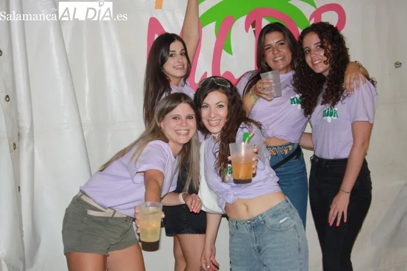 La zona de las carpas acogía una degustación de patatas meneás y un concurso Dj