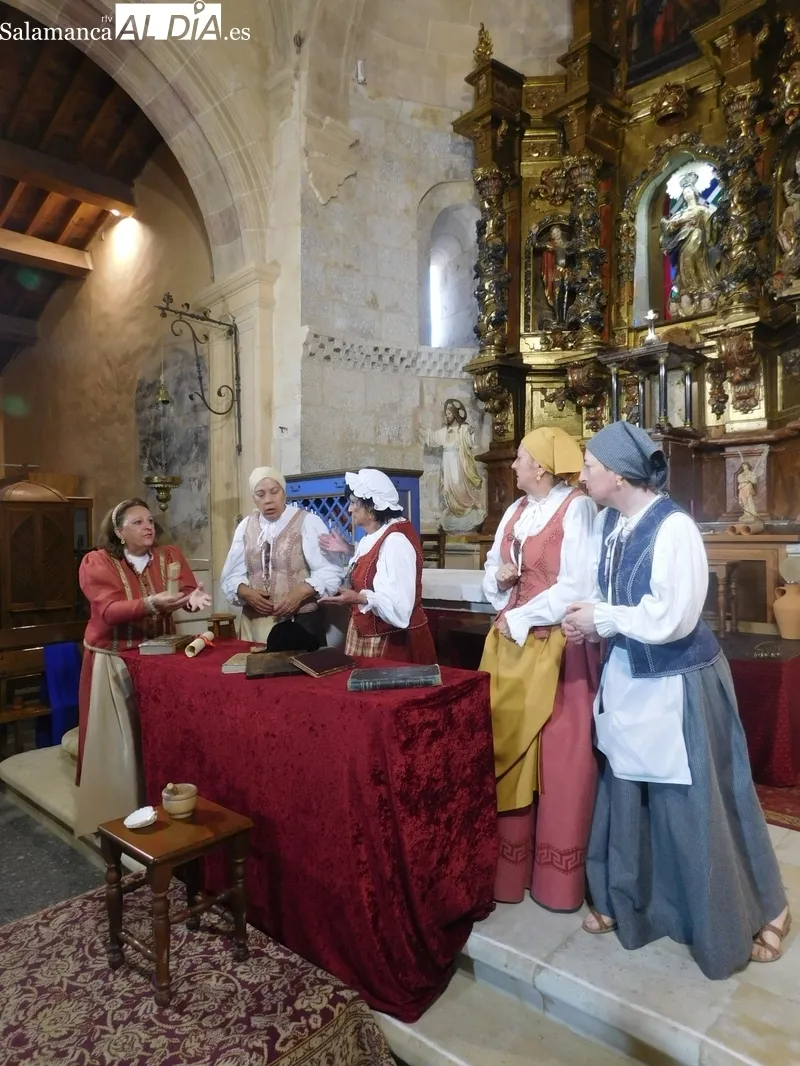 Representación de la obra 'Buscando a Nebrija' en Almenara de Tormes 