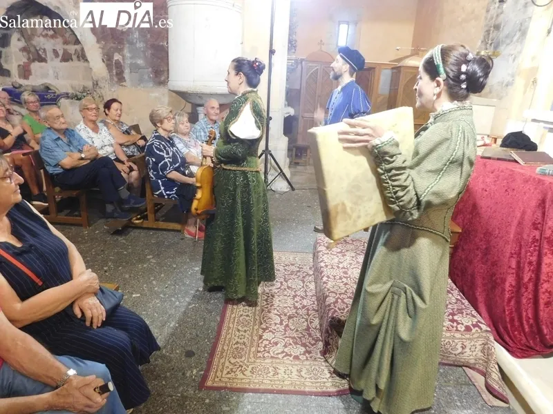 Representación de la obra 'Buscando a Nebrija' en Almenara de Tormes 
