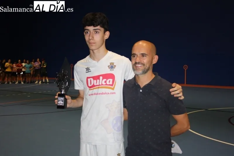 Foto 2 - 'La Porcineta' se alza como campe&oacute;n del hist&oacute;rico Torneo 32 horas de F&uacute;tbol Sala