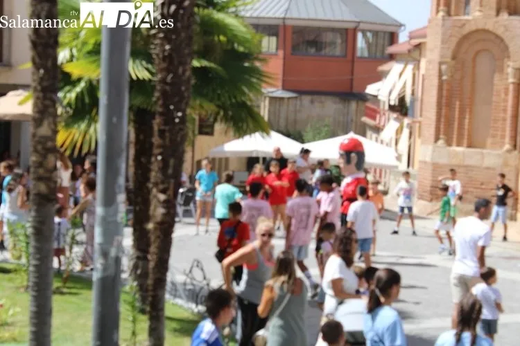 Foto 5 - Los gigantes y cabezudos recorren las calles de la villa ducal