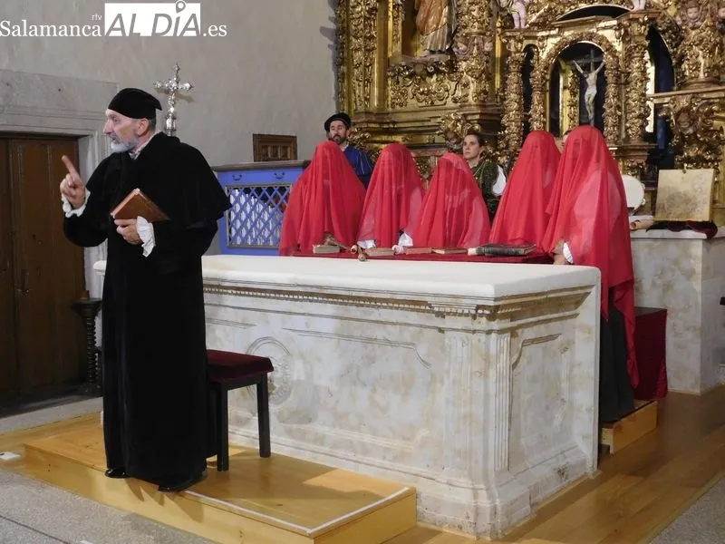 La iglesia parroquial de Santa Elena acogió en Calzada de Valdunciel el montaje de Denis Rafter 