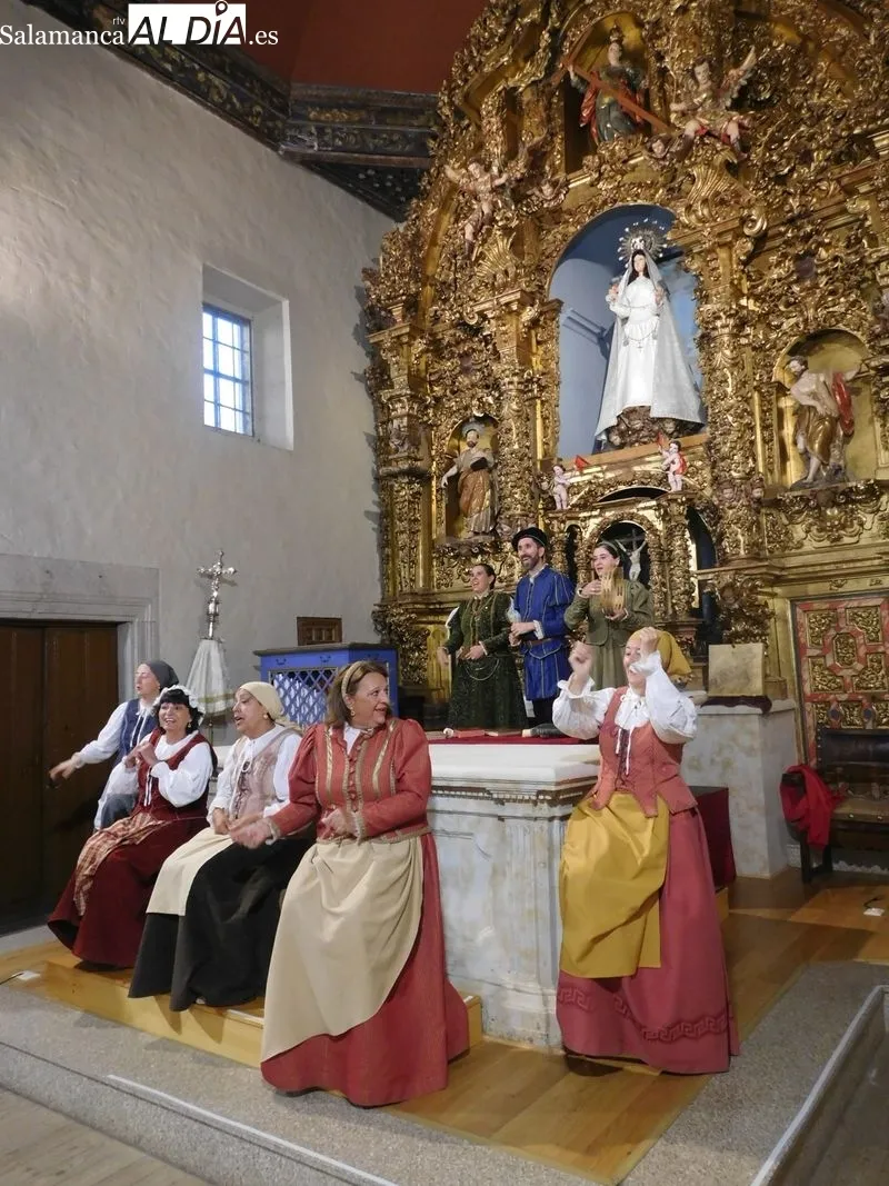La iglesia parroquial de Santa Elena acogió en Calzada de Valdunciel el montaje de Denis Rafter 