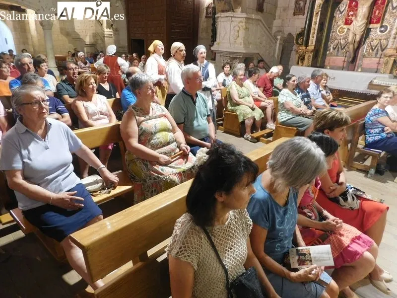 La iglesia parroquial de Santa Elena acogió en Calzada de Valdunciel el montaje de Denis Rafter 