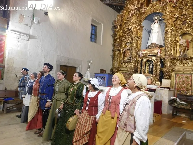 La iglesia parroquial de Santa Elena acogió en Calzada de Valdunciel el montaje de Denis Rafter 