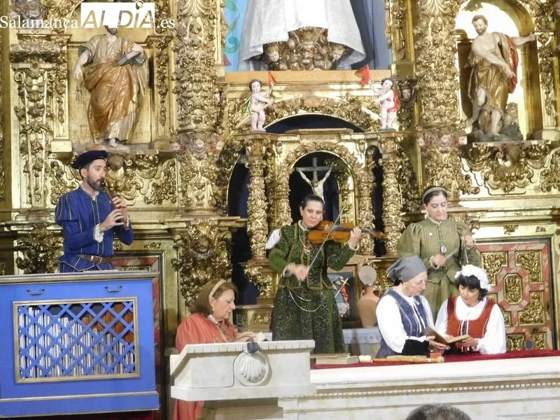 La iglesia parroquial de Santa Elena acogió en Calzada de Valdunciel el montaje de Denis Rafter 