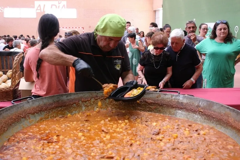 Comida popular para 300 personas en Sardón de los Frailes / SILVESTRE