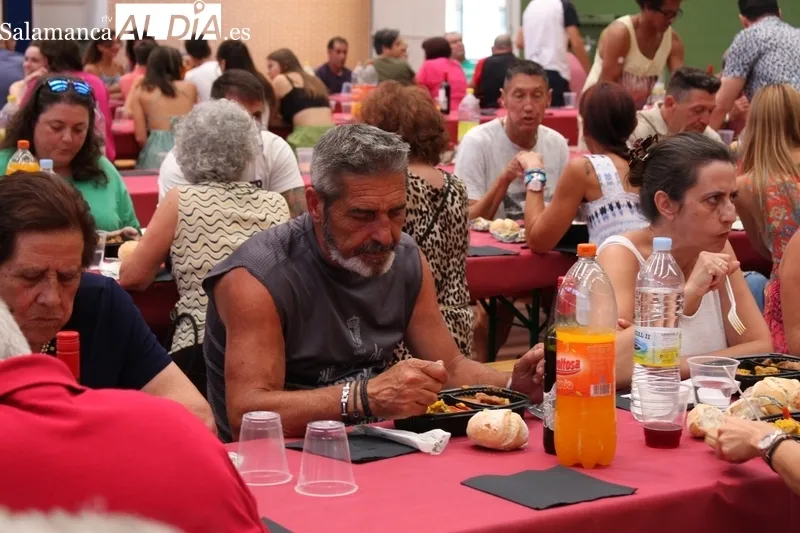 Comida popular para 300 personas en Sardón de los Frailes / SILVESTRE