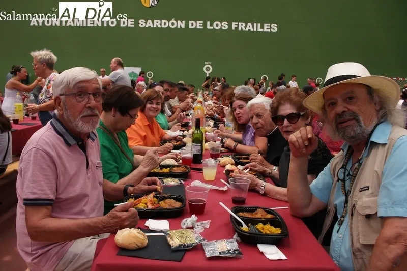 Comida popular para 300 personas en Sardón de los Frailes / SILVESTRE