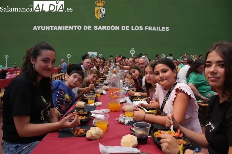 Comida popular para 300 personas en Sardón de los Frailes / SILVESTRE