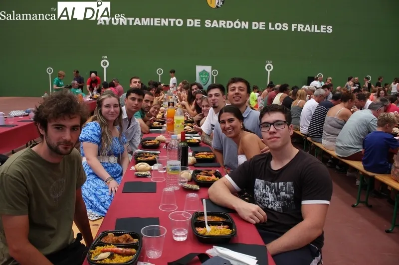 Comida popular para 300 personas en Sardón de los Frailes / SILVESTRE