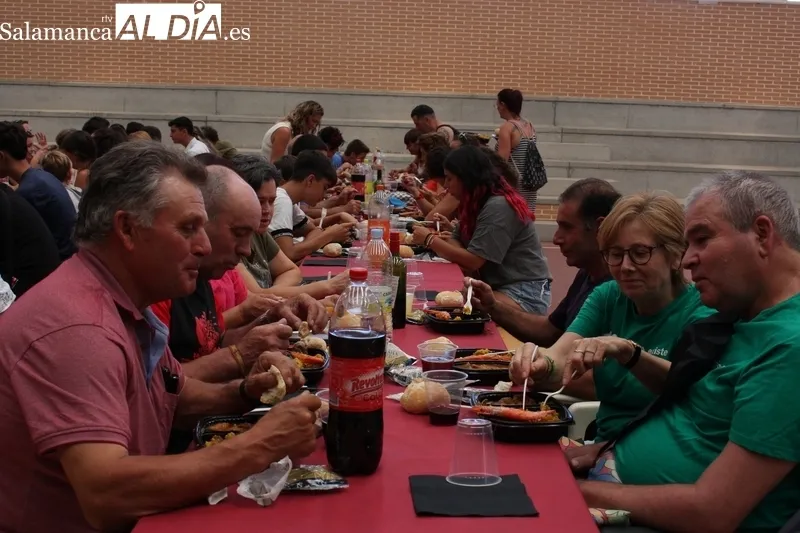 Comida popular para 300 personas en Sardón de los Frailes / SILVESTRE