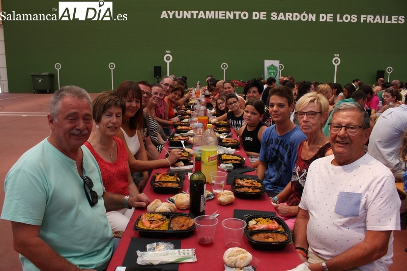 Comida popular para 300 personas en Sardón de los Frailes / SILVESTRE