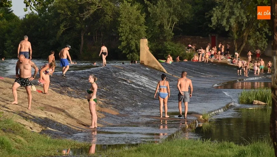 Foto 10 - El r&iacute;o conserva una alta fidelidad pese al Martes Mayor