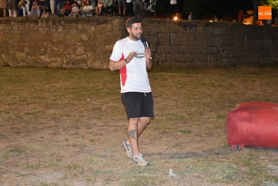 Foto 5 - Memorable noche de competici&oacute;n en los fosos con victoria final para el equipo morado