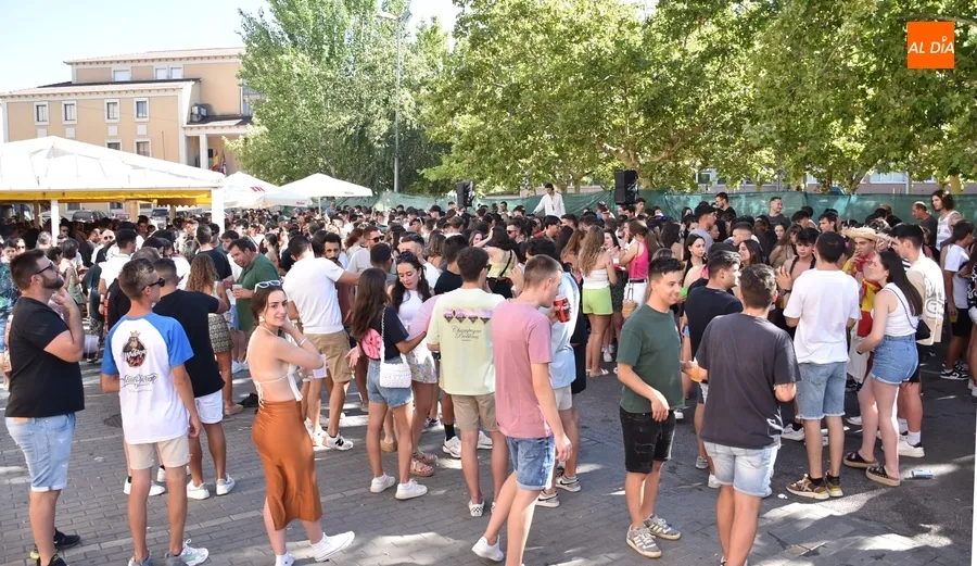 Foto 5 - La tarde del Martes Chico se llena de m&uacute;sica con un espectacular seguimiento