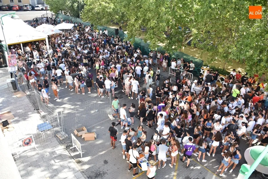 Foto 9 - La tarde del Martes Chico se llena de m&uacute;sica con un espectacular seguimiento