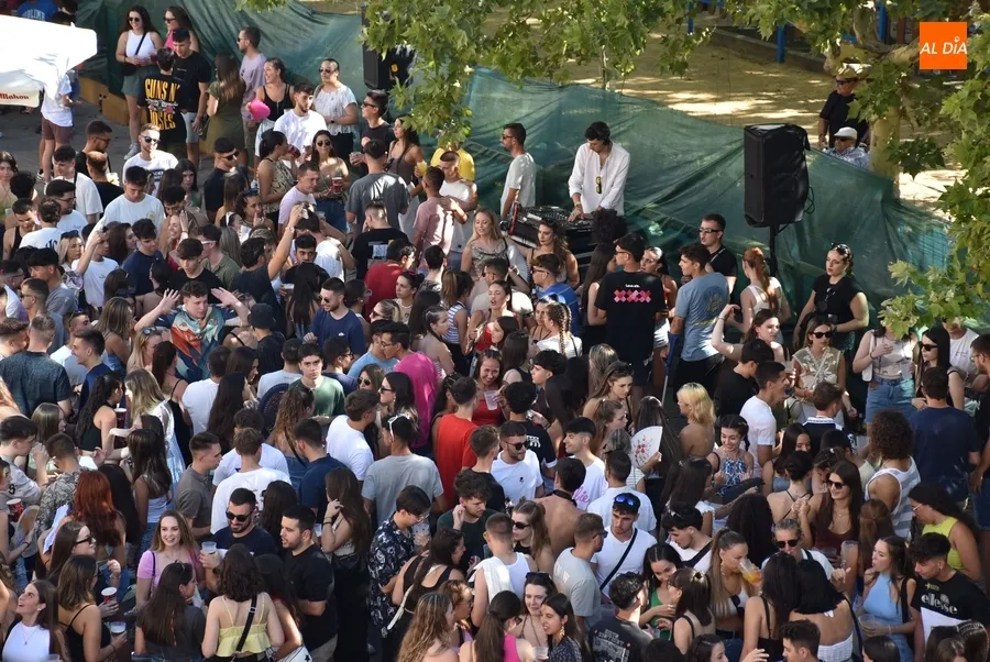 Foto 11 - La tarde del Martes Chico se llena de m&uacute;sica con un espectacular seguimiento