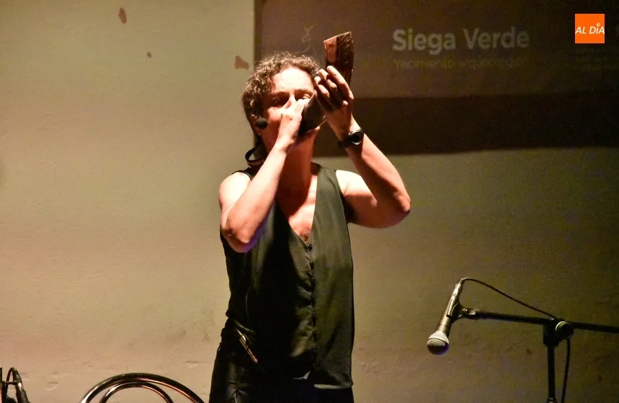 Foto 7 - Los mirobrigenses Al&uacute;a Teatro llevan al p&uacute;blico de la Feria de viaje sensorial a Siega Verde