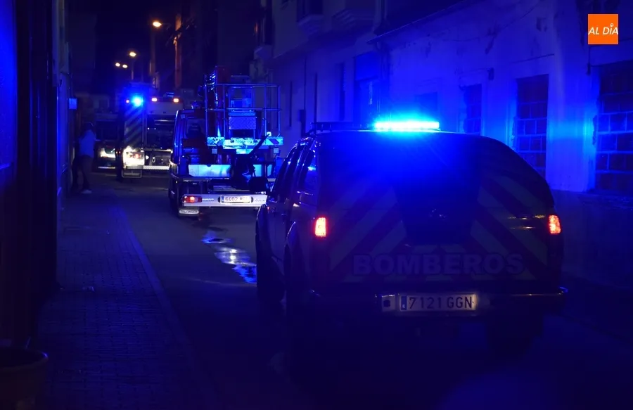Foto 4 - Echa a arder un veh&iacute;culo en el interior de una cochera en la calle San Pelayo