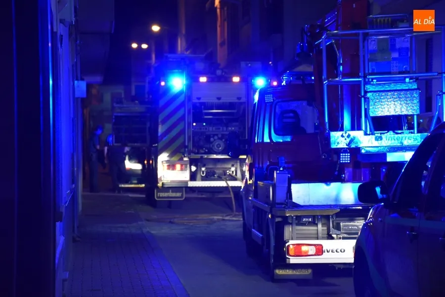 Foto 5 - Echa a arder un veh&iacute;culo en el interior de una cochera en la calle San Pelayo