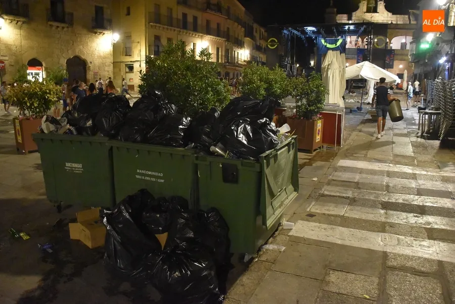 Foto 7 - El Martes Mayor dej&oacute; entre 7 y 8 toneladas m&aacute;s de basura que un d&iacute;a normal