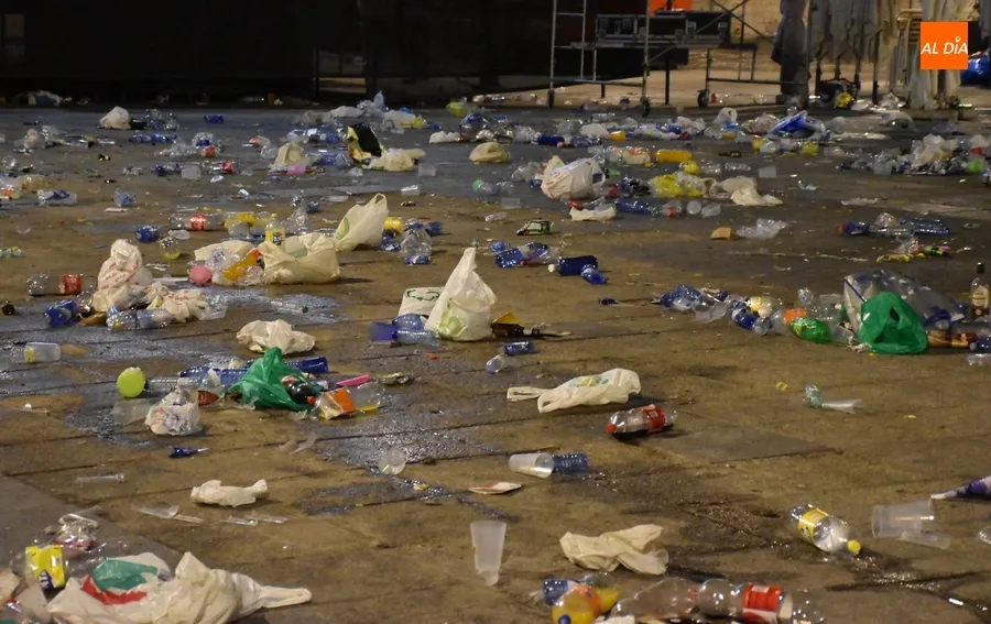 Foto 8 - El Martes Mayor dej&oacute; entre 7 y 8 toneladas m&aacute;s de basura que un d&iacute;a normal