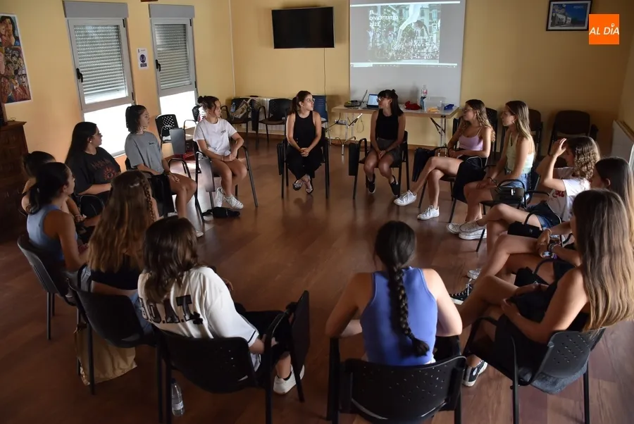 Foto 2 - El Equipo de Apoyo del Divierteatro inicia su formaci&oacute;n