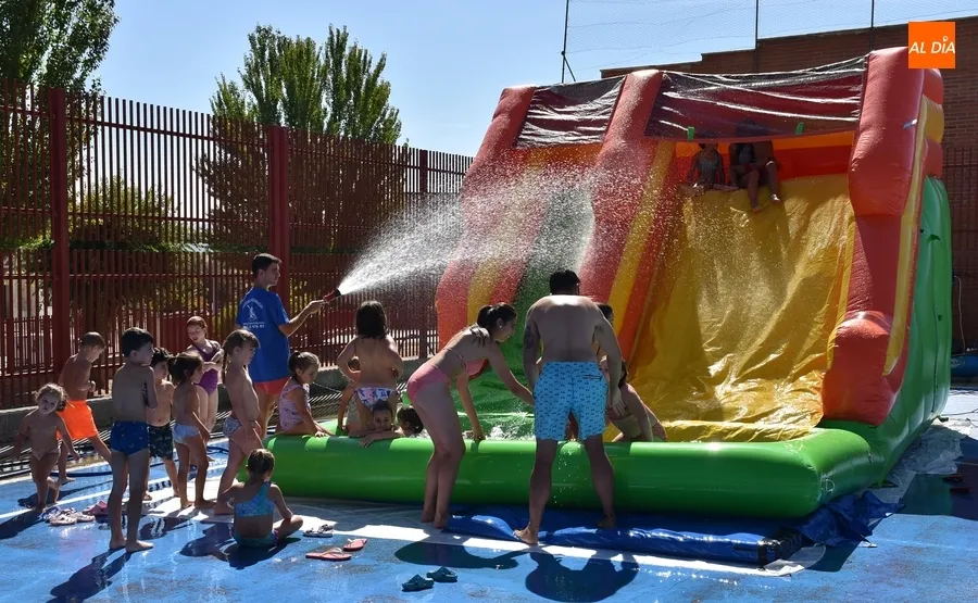 Foto 7 - Conciliamos cierra el verano pas&aacute;ndoselo en grande con un hinchable acu&aacute;tico