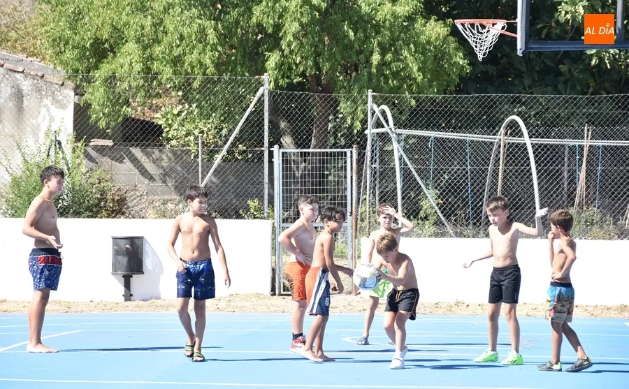 Foto 9 - Conciliamos cierra el verano pas&aacute;ndoselo en grande con un hinchable acu&aacute;tico