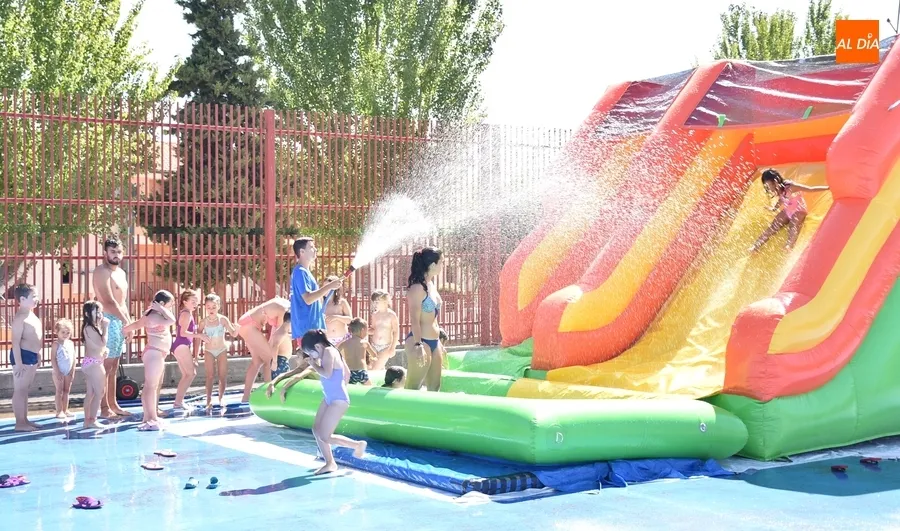 Foto 11 - Conciliamos cierra el verano pas&aacute;ndoselo en grande con un hinchable acu&aacute;tico
