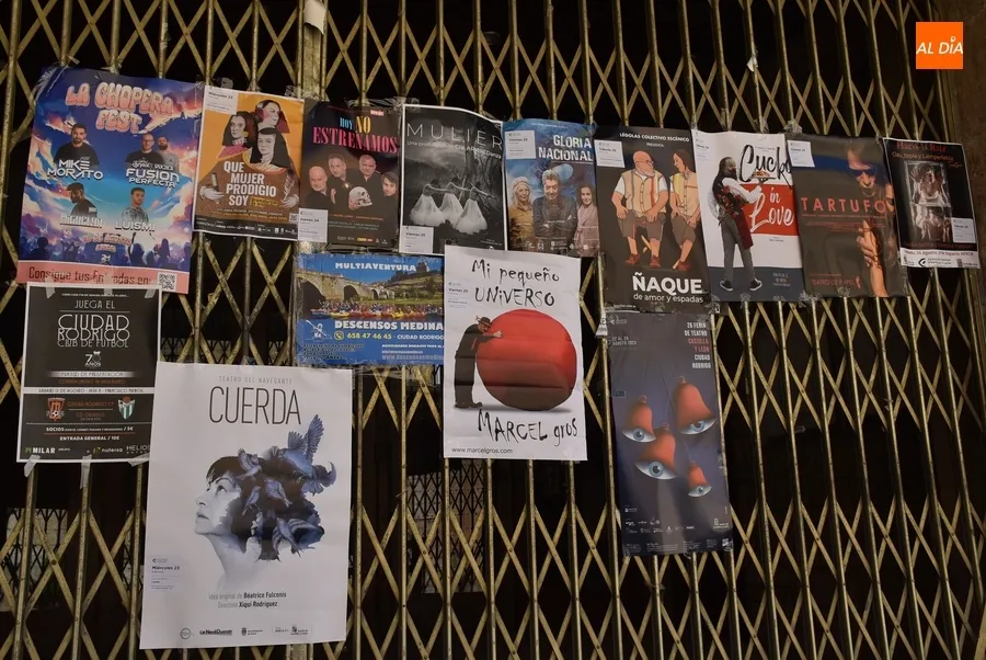 Foto 3 - El enrejado del antiguo Cine Madrid se convierte en un escaparate teatral