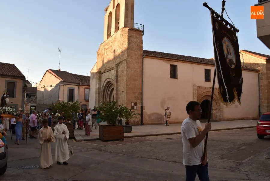 Foto 7 - El Arrabal de San Francisco estrena procesi&oacute;n para honrar a Santa Clara