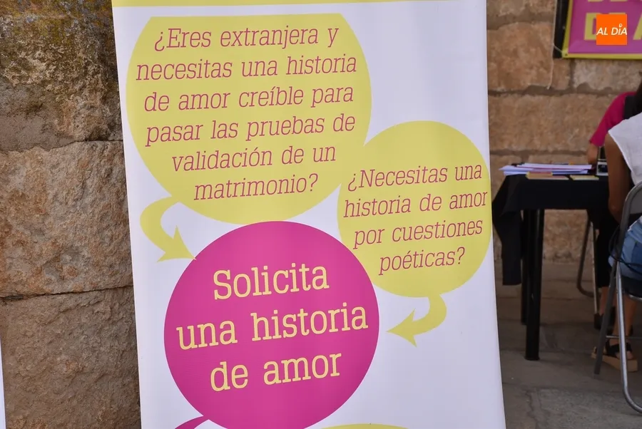 Foto 3 - Abierta la &lsquo;Oficina de Donaciones de Historias de Amor&rsquo; en los soportales de la Casa Consistorial