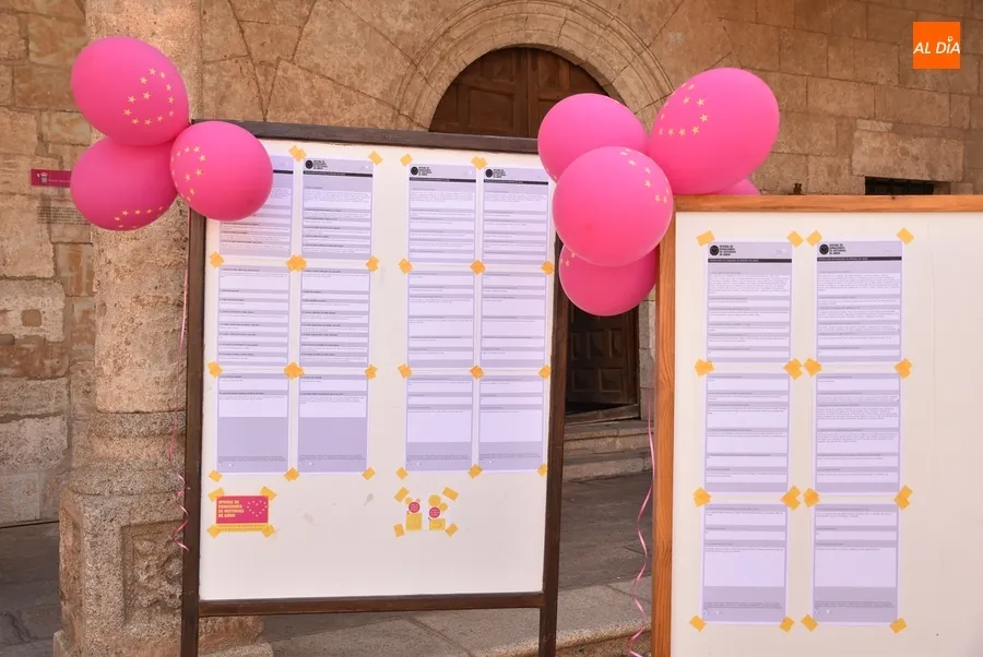 Foto 8 - Abierta la &lsquo;Oficina de Donaciones de Historias de Amor&rsquo; en los soportales de la Casa Consistorial