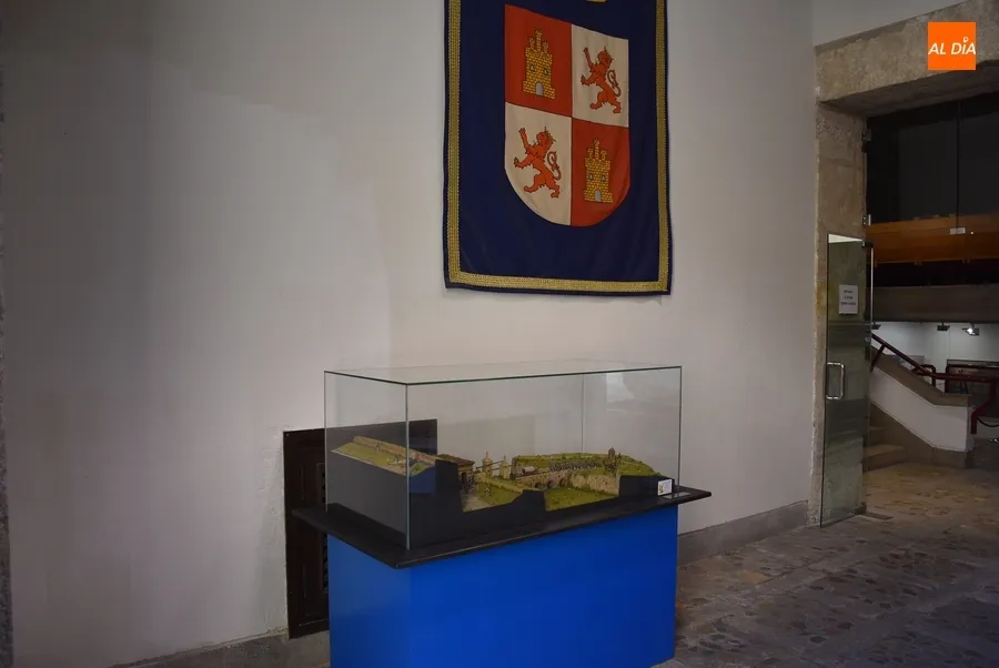 Foto 7 - Reubicada en el zagu&aacute;n de la Casa de la Cultura la maqueta del Puente de San Felipe