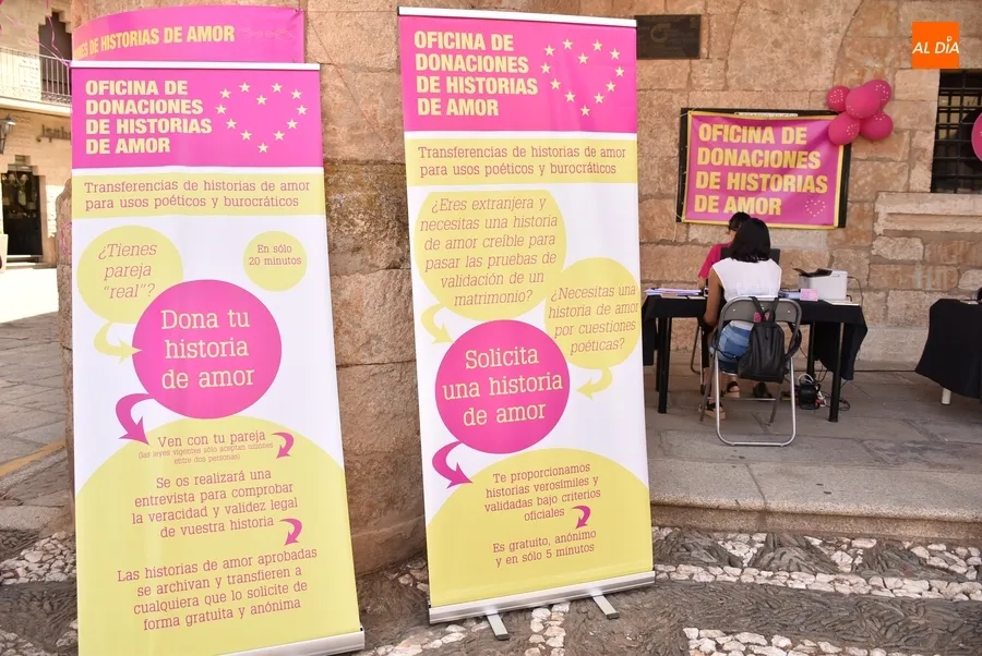 Foto 9 - Abierta la &lsquo;Oficina de Donaciones de Historias de Amor&rsquo; en los soportales de la Casa Consistorial